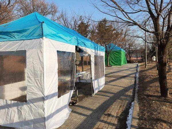 양주시(시장 이성호)는 오는 21일부터 옥정호수스포츠센터 앞 ‘코로나19 임시 선별검사소’를 홍죽산업단지 근린공원(백석읍 권율로 1253번길 12)으로 이전해 운영한다고 20일 밝혔다. / 사진제공=양주시