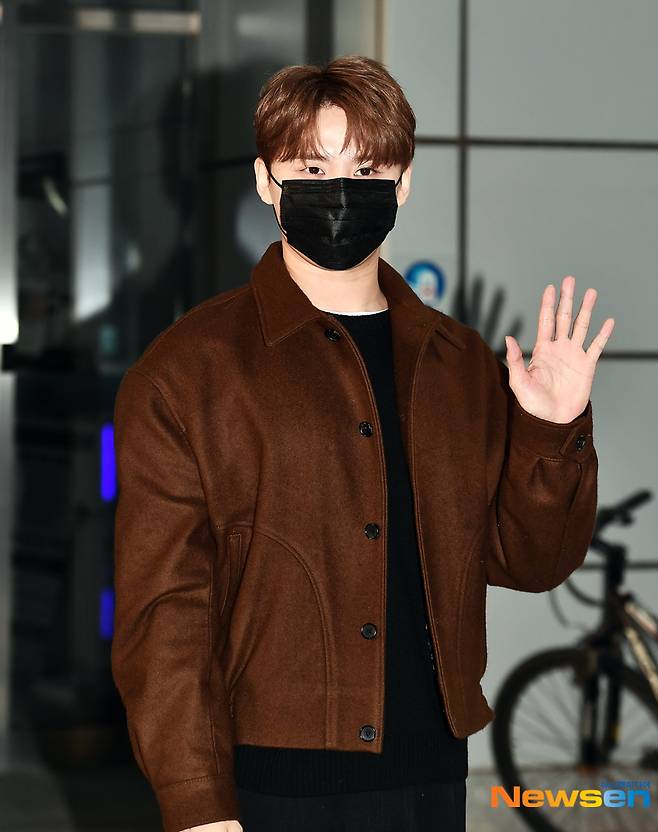 Musical actor and singer Junsu is entering the tbs traffic broadcasting station in Sangam-dong, Mapo-gu, Seoul on January 20 to attend TBS FM Kim Kyu Ris Fondant Fondant.