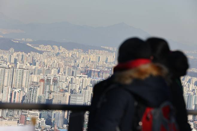 서울 남산에서 바라본 시내 아파트의 모습. 연합뉴스