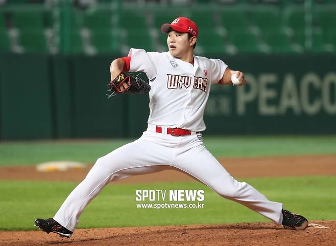 ▲ 류선규 단장은 선발 후보로 떠오른 김정빈에 대해 "3~4월에 중요한 의사결정이 필요할 수 있는 선수"라고 평가했다 ⓒ곽혜미 기자