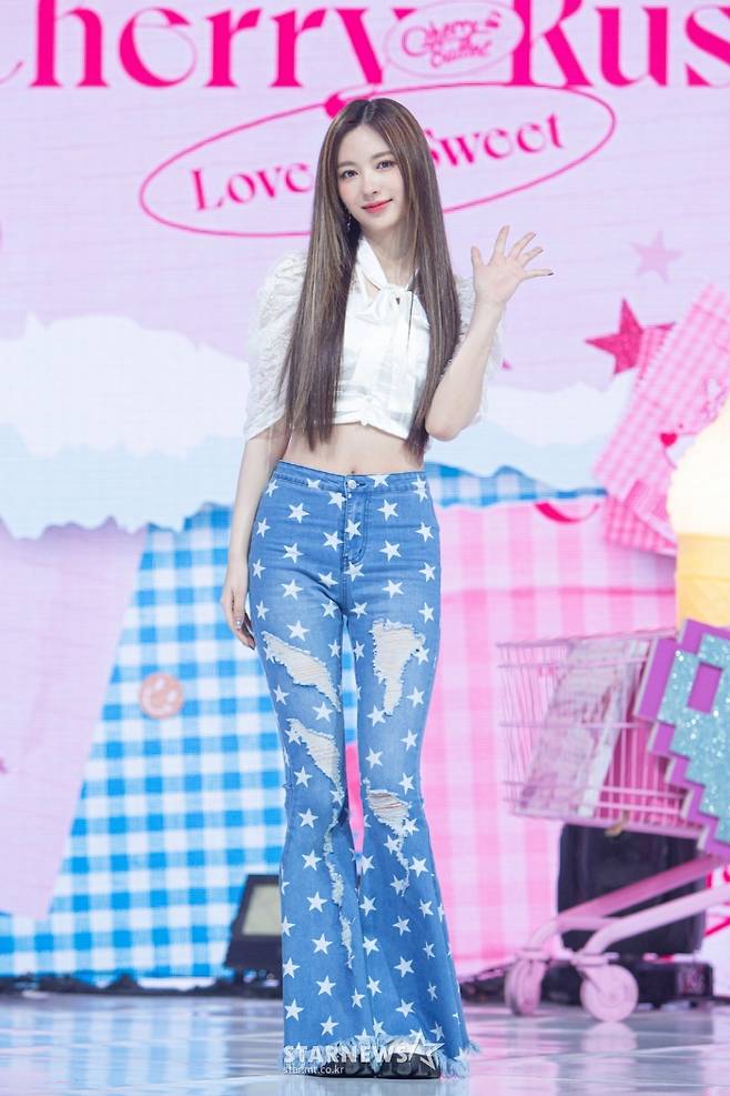 체리블렛 지원 '상큼한 손인사'[★포토]