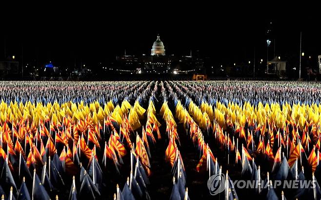 바이든 취임식 앞두고 성조기로 장식된 워싱턴 '내셔널 몰' [AFP=연합뉴스]