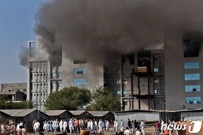 인도 세룸인스티튜트 공장 화재. © AFP=뉴스1