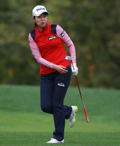 7년 만에 필드로 돌아온 배경은은 "노장의 힘을 보여주겠다"는 각오다.