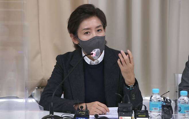 서울시장 보궐선거 후보로 나선 나경원 국민의힘 전 의원이 21일 서울 마포구 마포현대빌딩에서 열린 마포포럼 제20차 '더좋은세상으로' 정례 세미나에 참석해 발언하고 있다./뉴시스