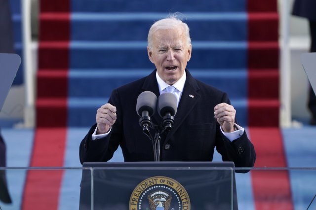 조 바이든 대통령이 워싱턴의 미국 국회 의사당에서 열린 제 59 차 대통령 취임식에서 연설하고 있다. AP 뉴시스