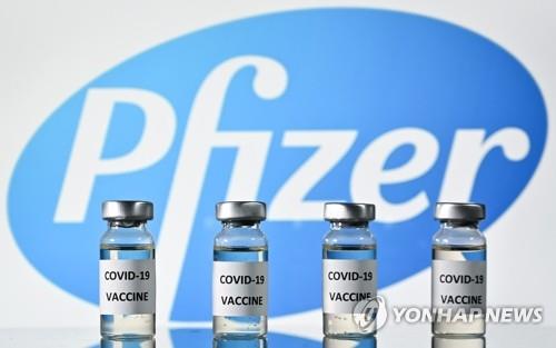 정부 관계자는 지난 20일 “코로나19 백신이 국제 프로젝트인 ‘코백스 퍼실리티’를 통해 2월 초 처음 들어올 것으로 예상되며, 제품은 화이자가 될 가능성이 높다”고 밝혔다./사진=연합뉴스DB