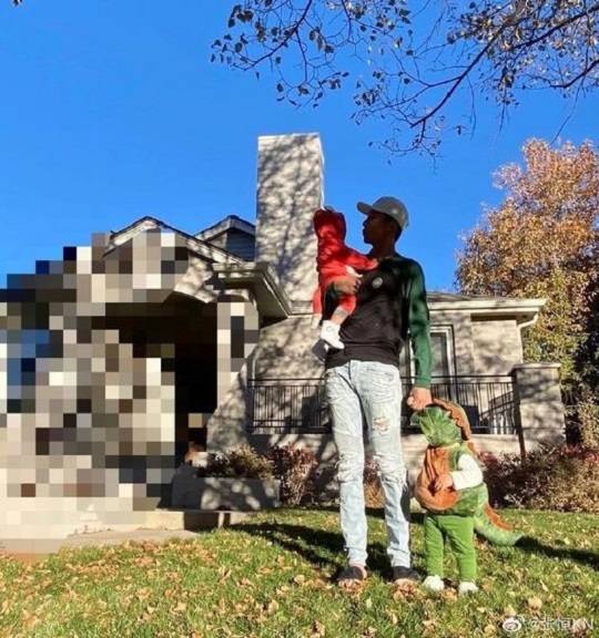 정솽의 전 남자친구 장헝이 미국에서 아이 둘을 데리고 있다. 웨이보 캡처