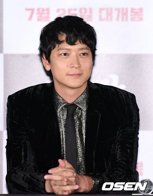 [OSEN=곽영래 기자] 배우 강동원이 20일 오후 서울 용산 아이파크몰 용산CGV에서 열린 영화 '인랑' 언론시사회에 참석해 포토타임을 갖고 있다. / youngrae@osen.co.kr