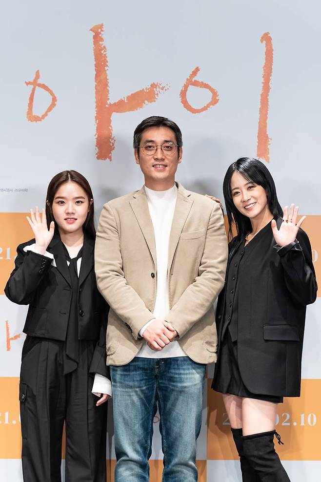 김향기-김현탁 감독-류현경(왼쪽부터 차례대로) 사진|롯데엔터테인먼트