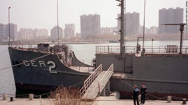 평양 보통강변에 전시된 미 해군 정보수집함 푸에블로호. (사진=CNN) © News1