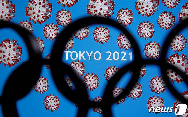 일본 내 코로나19 상황이 나아지지 않고 있다. 점점 더 심각해지고 있다. 올림픽을 또 연기하기는 어렵다. 남은 것은 강행 아니면 취소다.  © 로이터=뉴스1