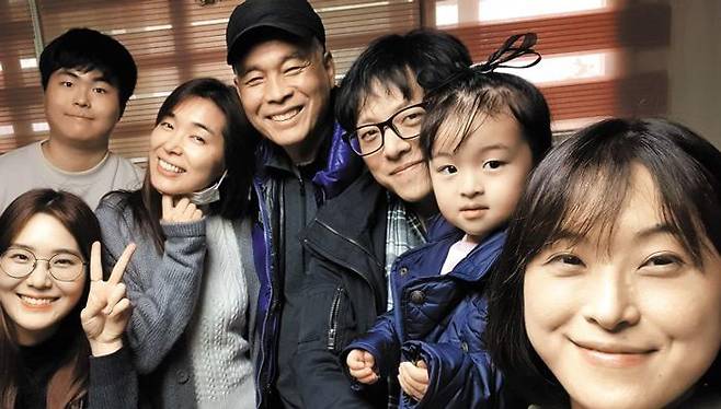 3대가 모인 황씨 가족의 모습.