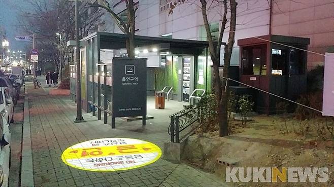 지난 20일 강원 원주시 단계택지 시외버스터미널 야외 흡연부스.