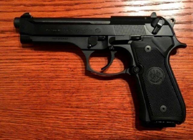 인터넷 사이트 DC인사이드에 대통령 암살을 위해 권총을 구매했다는 글이 올라와 경찰이 수사에 나섰다. DC인사이드 캡처