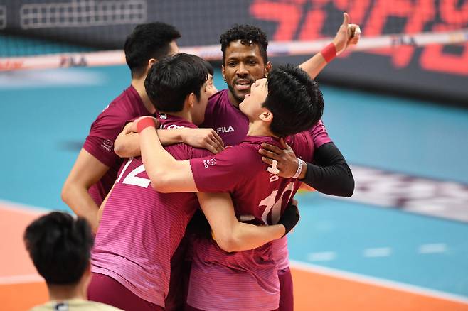 V-리그 남자부 선두를 달리는 대한항공은 새 외국인 선수 요스바니까지 투입되며 더욱 강력한 경기력을 선보였다. 한국배구연맹 제공