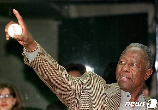 메이저리그 전설의 홈런타자였던 행크 애런이 86세로 세상을 떠났다. © AFP=뉴스1