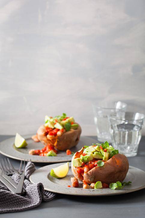 다 구운 고구마를 냉동 보관했다가 전자레인지에 1,2분 돌리면 갓 구운 것처럼 된다. 게티이미지뱅크