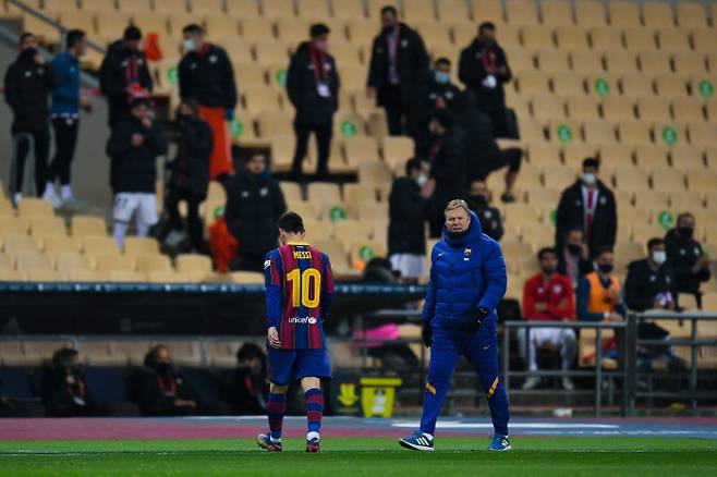 퇴장을 당하고 떠나는 리오넬 메시(등번호 10번) | 게티이미지코리아