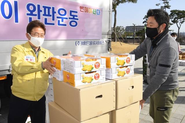 ‘농특산물 품앗이 완판 운동’은 생산자와 소비자 모두 도움이 되는 착한 소비운동이다. 지난해 온·오프라인을 통해 매주 연속해서 완판되는 등 성황리에 추진돼 1157억원의 판매 성과를 올렸다.  경북도 제공