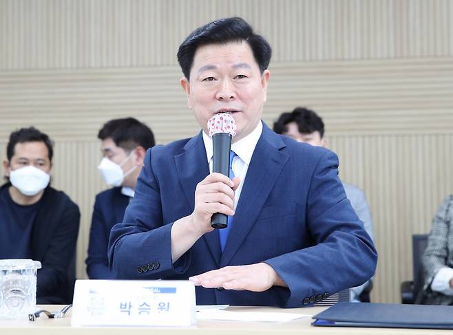 박승원 광명시장(2020년 4월 20일 장애인평생학습도시 선언식에서 인사말을 하고 있다. / 사진제공=광명시