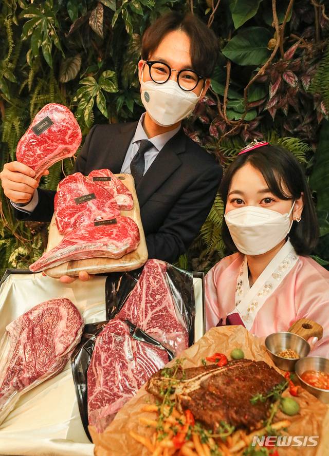 [서울=뉴시스]현대백화점 구이용 한우선물 세트