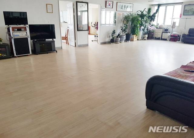 [서울=뉴시스] 서울 성동구의 노후된 공용시설의 개보수 후 모습. (사진=성동구 제공) 2021.01.24. photo@newsis.com