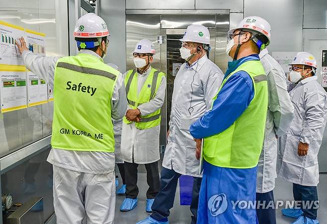 도장공장 신축 현장 방문한 카젬 한국지엠 사장 [한국지엠 제공. 재판매 및 DB 금지] photo@yna.co.kr