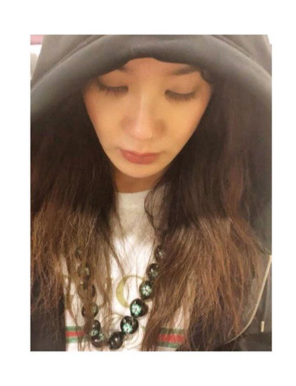 Uhm Jung-hwa posted several photos on his instagram on the 25th, without any comment. The photos included the self-portraits of Uhm Jung-hwa.Uhm Jung-hwa has revealed the current situation in various ways from looking up to down to the figure of the light down.Uhm Jung-hwa collected Sight with beautiful looks while he was not humiliated at Close-Up.In addition, in the close-up selfie of Uhm Jung-hwa, I also saw my nephew Zion.The appearance of her aunt Uhm Jung-hwa, who handed her beautiful look to her nephew, attracts attention.On the other hand, Uhm Jung-hwa will join MC on TVN On and Off which will be broadcasted on February 16th.