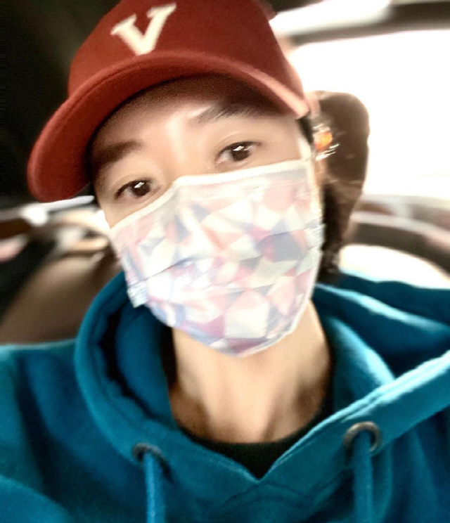 Kim Hye-soo posted a picture on his instagram on the 25th, saying, The day without shooting is good air and warm irony.In the photo, Kim Hye-soo is showing the recent situation of Kim Hye-soo. Kim Hye-soo is wearing a hoodie on a hat, showing a comfortable style and taking a selfie.Aura felt in her eyes as she stared at Camera.At this time, Kim Hye-soo showed off his beautiful beautiful look, showing off his light and people even though he wore Mask.Meanwhile Kim Hye-soo will appear in the new original series Juvenile Justice, which Netflix will showcase.