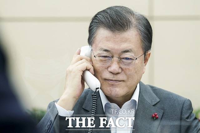 문재인 대통령이 오는 27일 세계경제포럼(WEF) 주최의 '2021 다보스 어젠다 한국정상 특별연설' 화상 회의에 참석해 기조연설을 할 예정이다. /청와대 제공