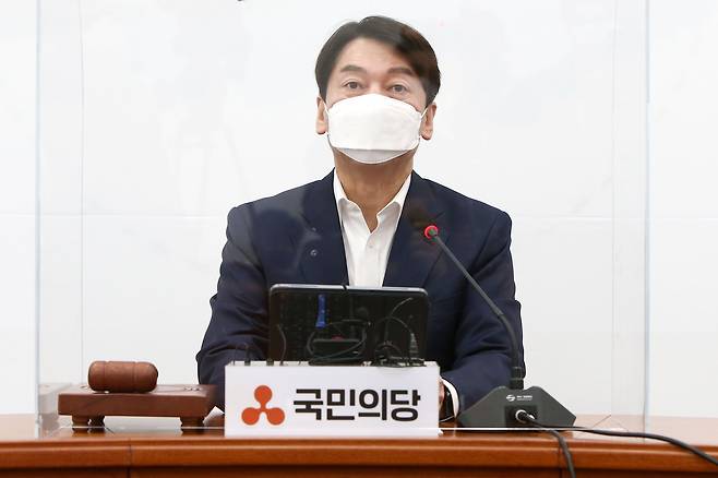 안철수 국민의당 대표가 25일 서울 여의도 국회에서 열린 최고위원회의에서 발언하고 있다. /뉴시스