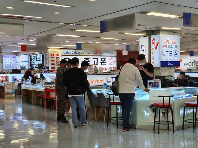 지난해 10월 6일 서울 광진구 강변 테크노마트 휴대전화 집단상가가 한산한 모습을 보이고 있다.ⓒ데일리안 김은경 기자