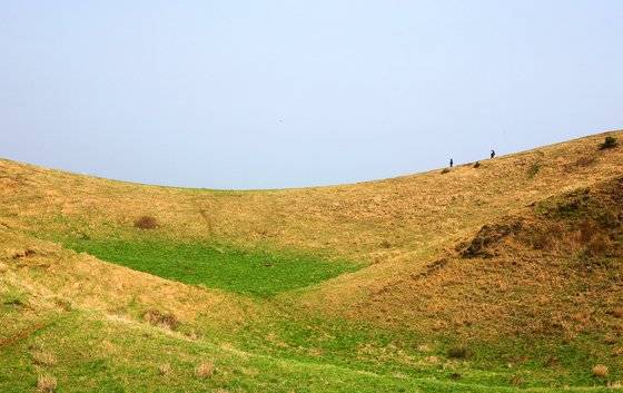 용눈이오름 굼부리 안에서 바라본 능선. 손민호 기자