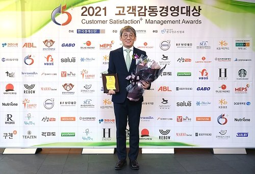 볼보그룹코리아가 지난 22일 한국지속경영평가원이 주관하고 한국언론인협회가 후원하는 ‘2021 고객감동경영대상’ 시상식에서 제조부문 대상을 수상했다. [사진제공=볼보그룹코리아]