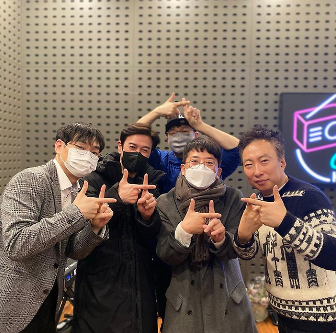 사진 맨 왼쪽부터 권영진, 김대희, 권재관, 김준호, 박명수