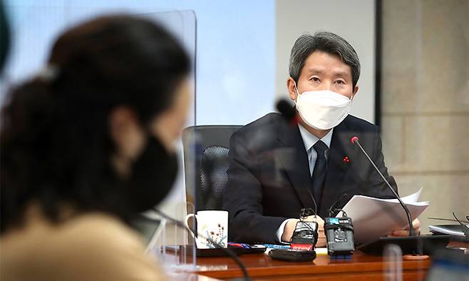 이인영 통일부 장관이 25일 서울 종로구 남북회담본부에서 신년 기자간담회를 하고 있다. 연합뉴스