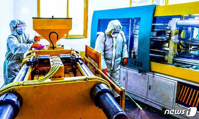 (평양 노동신문=뉴스1) = 북한 노동당 기관지 노동신문은 26일 전국 각지의 신종 코로나바이러스 감염증(코로나19) 비상 방역사업 현황을 점검했다.  [국내에서만 사용가능. 재배포 금지. DB 금지. For Use Only in the Republic of Korea. Redistribution Prohibited] rodongphoto@news1.kr