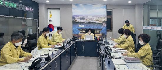 최용남 합천부군수 코로나19 예방접종 대응 추진단 구성 회의를 하고 있다