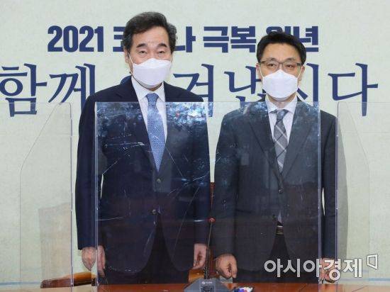 김진욱 초대 고위공직자범죄수사처장이 26일 국회에서 더불어민주당 이낙연 대표를 예방하고 있다./윤동주 기자 doso7@