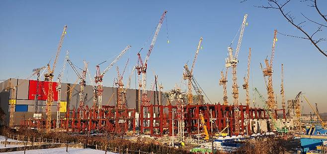 삼성전자는 평택 2공장 옆으로 3공장 건설을 진행하고 있다.<사진=강해령 기자>