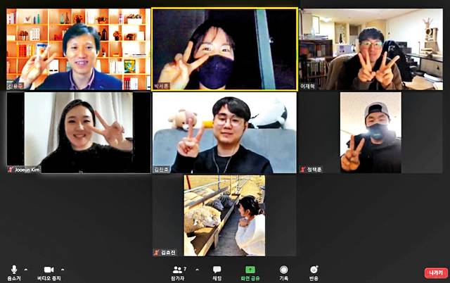 장청이 지난 16일 전국 4개 권역 청년위원장과 부위원장을 상대로 줌을 통해 퍼실리테이션(facilitation) 교육을 하고 있다. 퍼실리테이션은 갈등 중재를 뜻하며 질문하고 경청함으로써 논의의 대립이 아닌 진전을 돕는다. 장청 제공