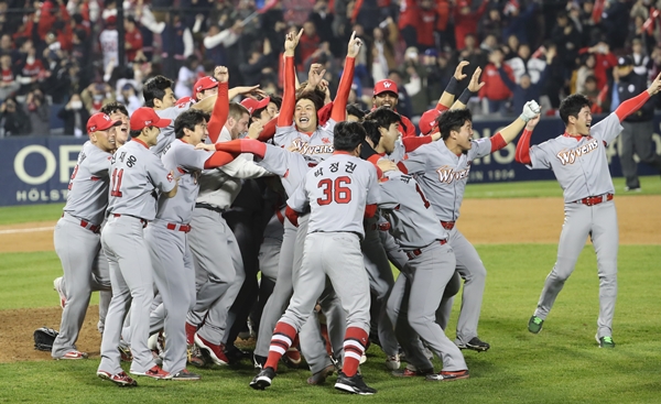 신세계그룹 이마트에 인수되는 프로야구 SK 와이번스. 연합뉴스