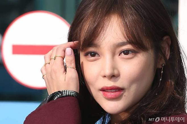 배우 박시연이 화보촬영차 1일 오후 인천국제공항을 통해 인도네시아로 출국하고 있다. / 사진=인천국제공항=이기범 기자 leekb@