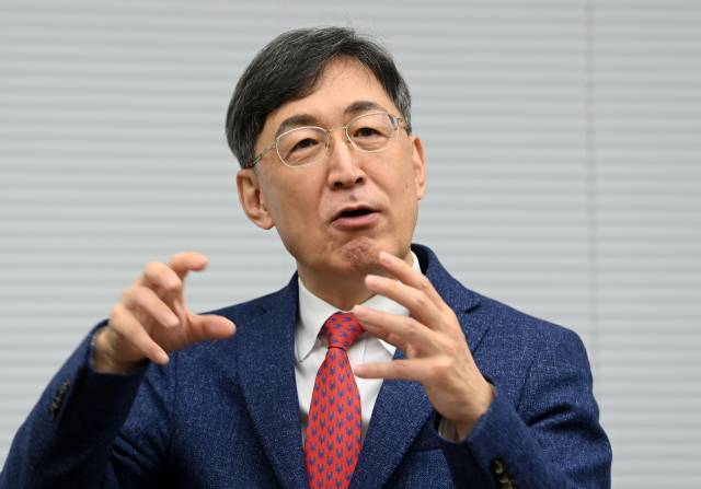 김선영 헬릭스미스 대표가 서울 강서구 헬릭스미스에서 엔젠시스 임상계획에 대해 설명하고 있다. /성형주기자