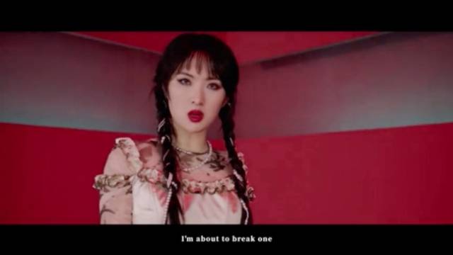 화웨이 런정페이 창업자의 딸 야오안나가 가수로 데뷔했다.