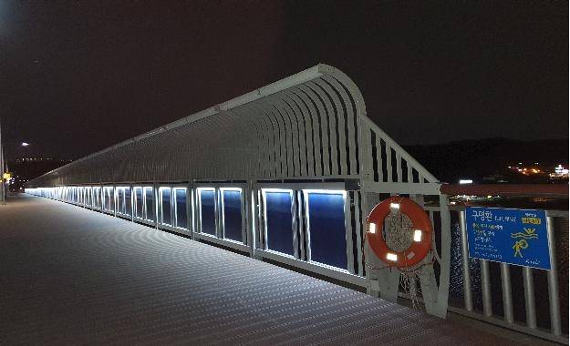 경인아라뱃길에 설치한 안전난간 [인천시 제공]