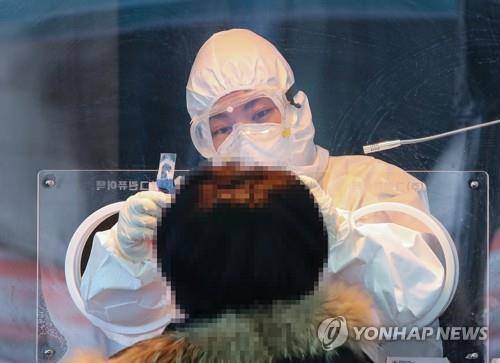 코로나19 검사 [연합뉴스 자료사진]