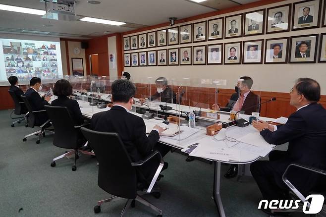 2021년 전국 산림관계관 회의 모습. 맨 오른쪽이 박종호 산림청장. © 뉴스1