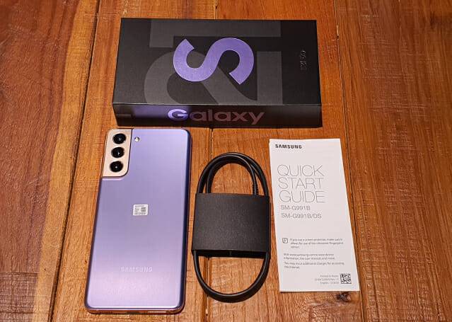 삼성전자는 갤럭시S21 패키지부터 이어폰과 충전기를 제외하고 USB-C 케이블만 제공한다. (사진=지디넷코리아)
